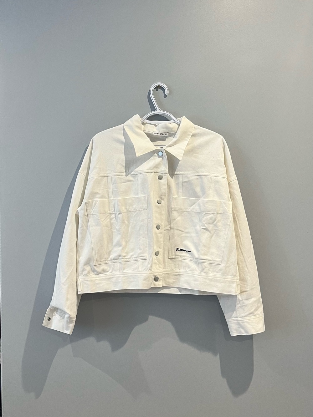 Cropped White Denim Jacket with Front Patch Pockets - SUB division